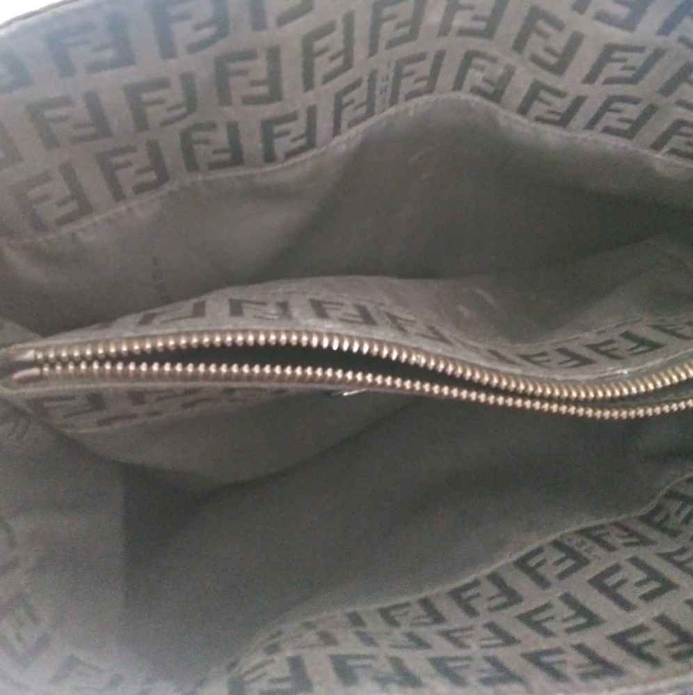 ❌SOLD❌💯FENDI Tote. GUC 8/10. - Picture 6 of 8